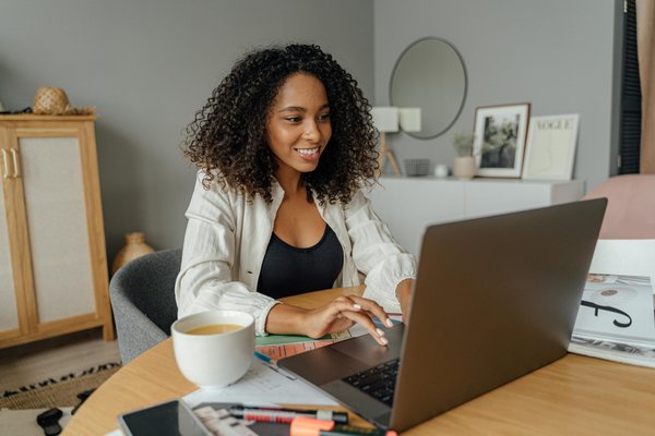 Accélérez la gestion de vos emails comptables grâce à l'IA